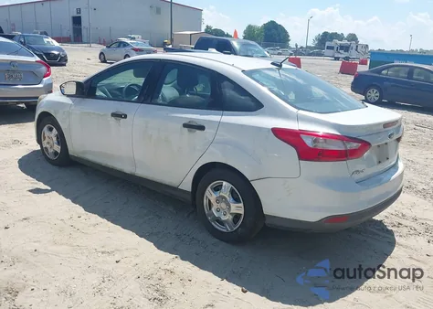 2012 Ford Focus S z USA, uszkodzony, nr VIN 1FAHP3E29CL472765